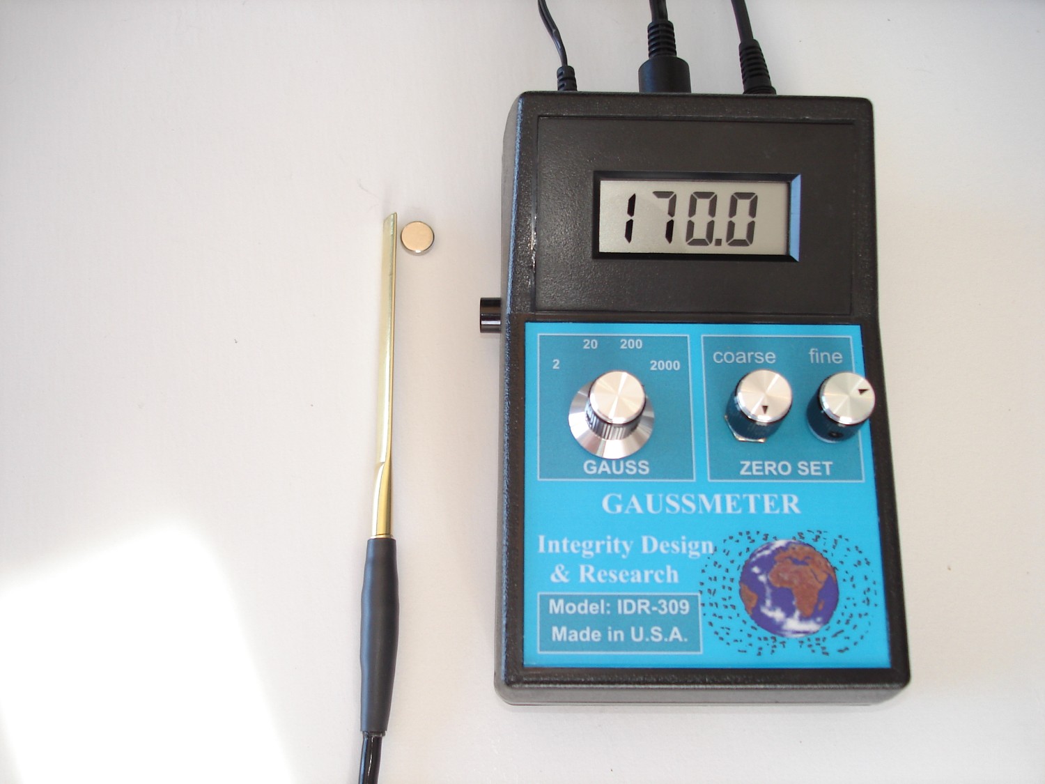 A picture of the DC hall-effect gaussmeter IDR-309-T, magnet measurement